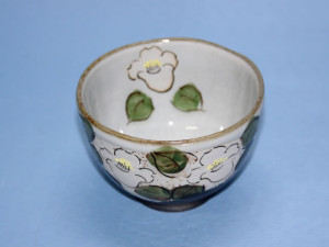 椿紋湯呑(大白)